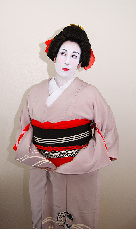 Geisha Henshin - 着物月 Kimono Tsuki