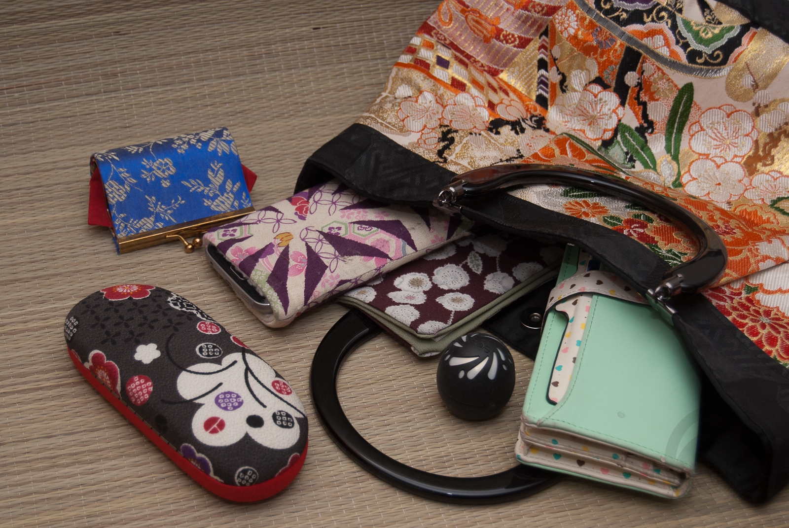Loungefly Released a Disney Princess Books Handbag & the Details Are  GENIUS! - Disney Fashion Blog