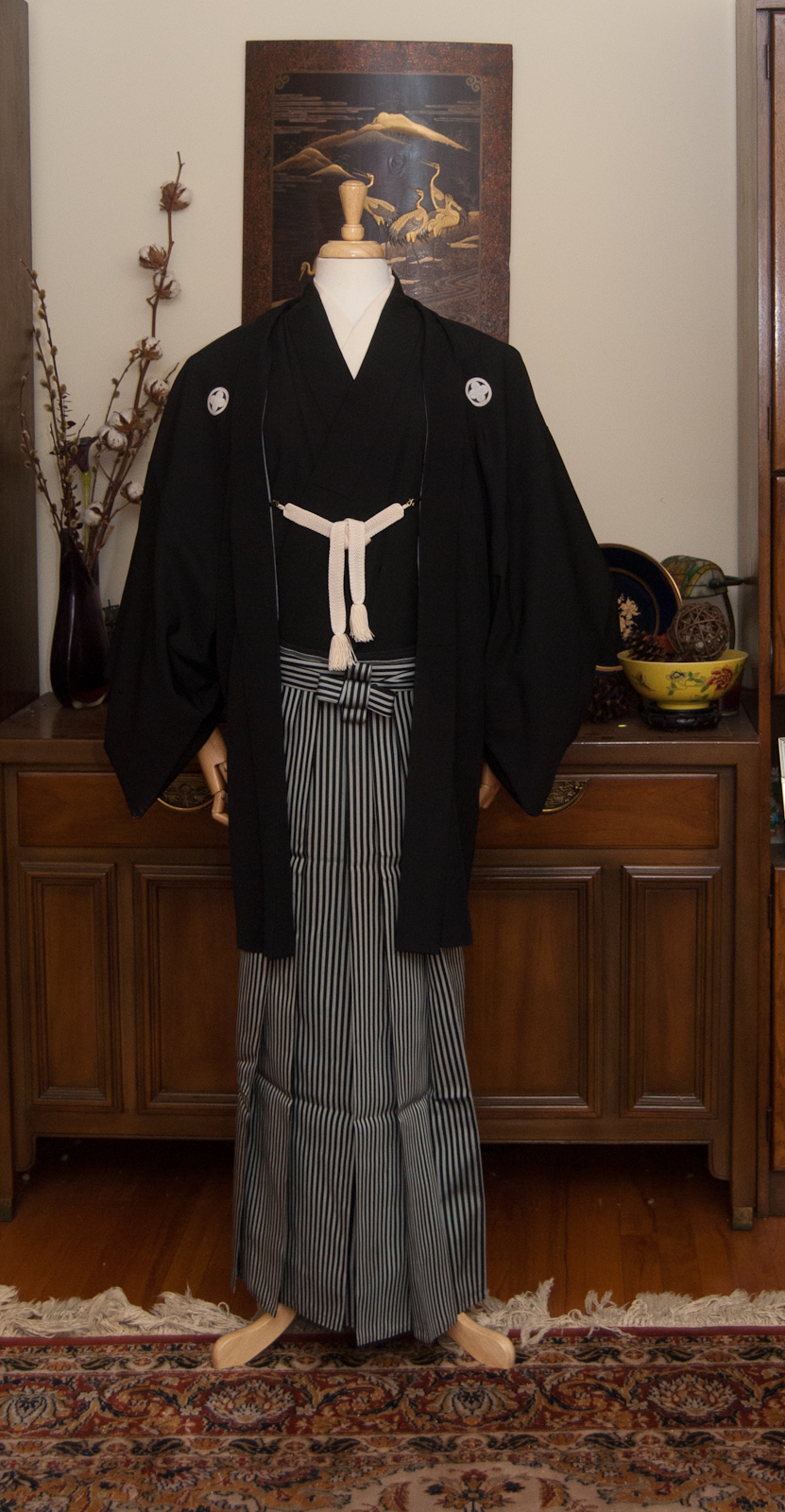着物月 Kimono Tsuki - A Giantess's Adventures in Tiny Vintage Silk