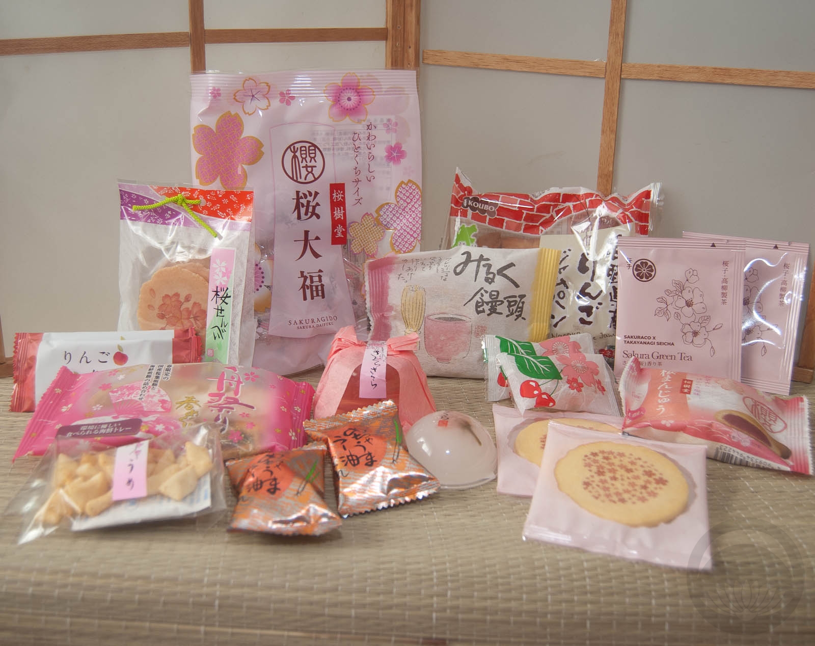 Review - Sakuraco Japanese Candy & Snack Box - 着物月 Kimono Tsuki